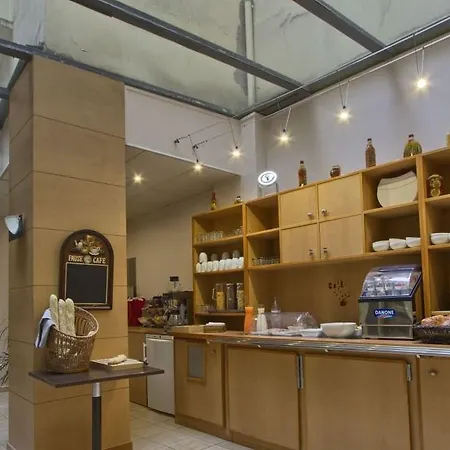 提姆卢浮宫酒店 酒店