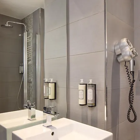 Timhotel Le Louvre Hotel